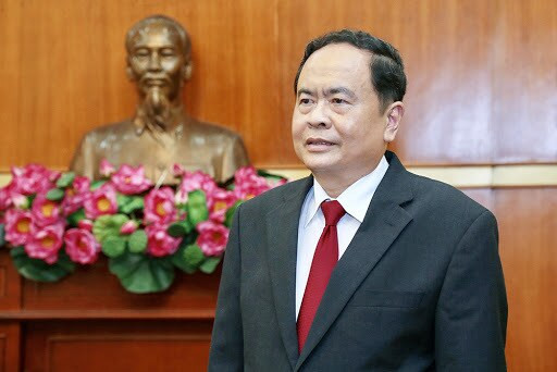 Phó Chủ tịch Thường trực Quốc hội Trần Thanh Mẫn, sinh ngày 12/8/1962, quê ở Hậu Giang. Trình độ: Tiến sĩ Kinh tế. Chức vụ: Ủy viên Bộ Chính trị khóa XIII; Ủy viên Trung ương Đảng khóa X (dự khuyết) XI, XII, XIII; Phó Chủ tịch Hội đồng bầu cử quốc gia; Đại biểu Quốc hội khóa XIII, XIV, XV.