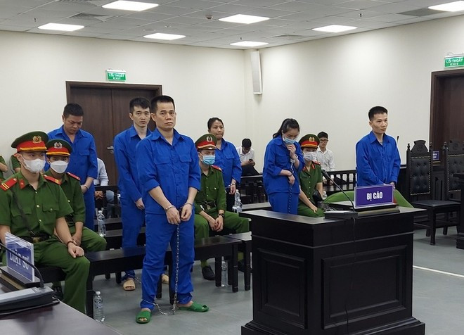 Cuối tháng 5/2023, TAND Hà Nội đã tuyên phạt Nguyễn Thị Kim Hương (tức Hương "mẩu" - bà trùm ma tuý) tù chung thân về tội "Mua bán trái phép chất ma tuý". Sở dĩ Hương nhận được mức án trên là do đang nuôi con dưới 36 tháng tuổi, ngoài ra còn 3 đứa con khác. Toà xác định, Hương "mẩu" nằm trong đường dây ma tuý khủng từ nước ngoài về Việt Nam do vợ chồng Nguyễn Mạnh Cường (35 tuổi, ở Nho Quan, Ninh Bình) cầm đầu.