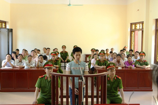 Sau 3 tháng xảy ra vụ án, ngày 31/5, TAND tỉnh Hà Nam đã mở phiên xét xử sơ thẩm và tuyên phạt 18 năm tù giam đối với bị cáo Phạm Minh Vương (SN 1998, ngụ xã An Đổ, huyện Bình Lục, tỉnh Hà Nam) về tội "Giết người" và "Cướp tài sản".