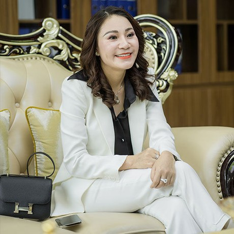 Còn Công ty Cổ phần Tập đoàn Sông Đà Nhật Nam do bà Vũ Thị Thúy làm Chủ tịch cũng thông báo đã bán hết 240.800 cổ phiếu SJC, chiếm 3,4723% vốn điều lệ, từ ngày 4-25/8.