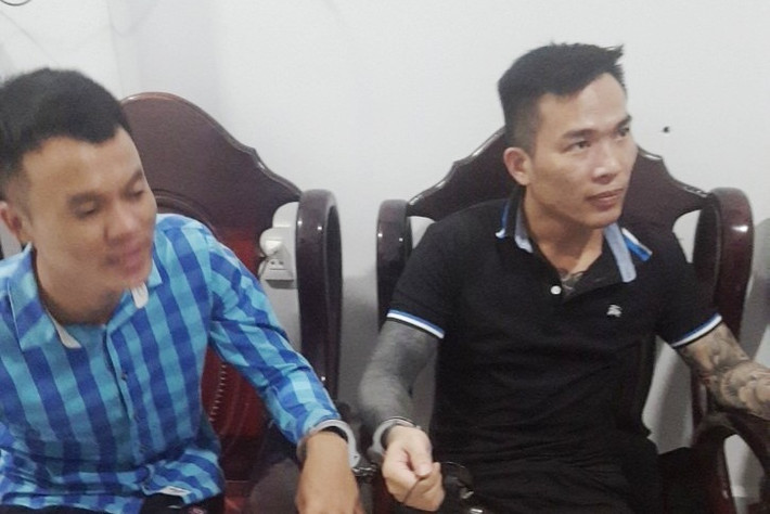 7. Bắt hai đối tượng làm giả giấy tờ trong nhà thuê: Ngày 12/9, Công an thị xã La Gi, tỉnh Bình Thuận cho biết đã khám xét và bắt khẩn cấp hai đối tượng làm giấy tờ giả. Theo đó, 2 đối tượng Vũ Văn Bình (sinh 1990), Vũ Mạnh Hùng (sinh năm 1989) cùng trú tại Ân Thư, tỉnh Hưng Yên đến thuê nhà tại thôn Phước Thọ (xã Tân Phước, thị xã La Gi) để làm cơ sở sản xuất giấy tờ giả thì bị cơ quan chức năng bắt giữ.