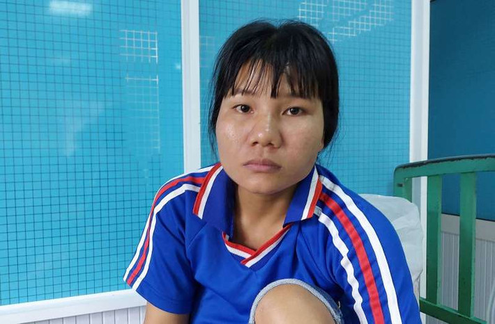 Người mẹ mất 3 con trong vụ lở núi Trà Leng: "Sữa căng cứng mà con không còn": Vụ sạt lở cướp đi 3 đứa con của vợ chồng chị Trần Thị Diệu và anh Nguyễn Xuân Vũ (thôn 1 xã Trà Leng), trong đó bé đầu 11 tuổi, một bé 7 tuổi và đứa con út mới sinh được 10 tháng tuổi. Chị Diệu kể: "Hôm 28/10, trời mưa to, gió quật mạnh. Khi thấy trời mưa to, hai vợ chồng tôi đem 3 con nhỏ đến nhà ông Việt (ông Lê Hoàng Việt - Bí thư Đảng ủy xã Trà Leng) để tránh trú. Còn chúng tôi giúp bà con vận chuyển đồ đạc sau đó mới đi trú".