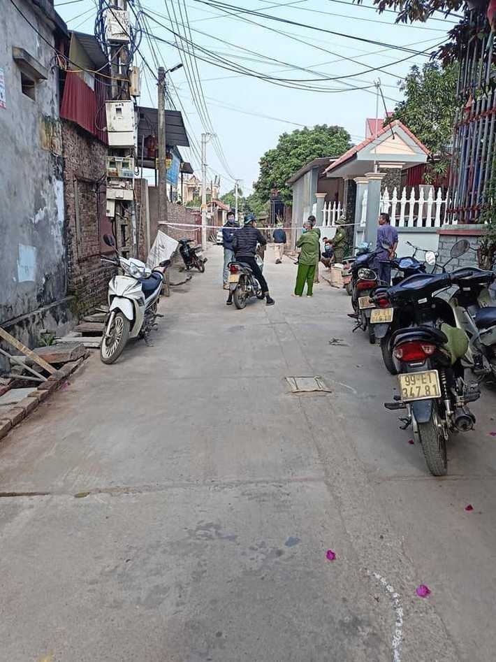 Ngày 24/12, Công an huyện Quế Võ, tỉnh Bắc Ninh cho biết trên địa bàn vừa xảy ra vụ nghi do tranh chấp đất đai, em chém chết chị rồi tự tử.