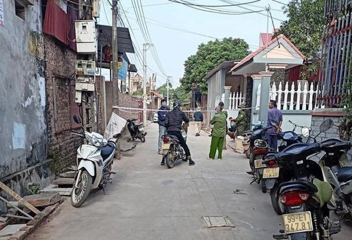 Mâu thuẫn đất đai, em chém chị họ tử vong rồi tự sát: Sáng 24/12, tại thôn Lầy (xã Đào Viên, huyện Quế Võ, tỉnh Bắc Ninh) người dân phát hiện bà Đ.T.N. (SN 1964) và người em con chú của bà N. là Đ.V.B. (SN 1963) tử vong bất thường. Bước đầu, Công an xác định, sau khi chém chị tử vong bà N., Đ.V.B. cũng tự tử. Nguyên nhân ban đầu được xác định có thể do hai chị em tranh chấp đất đai.