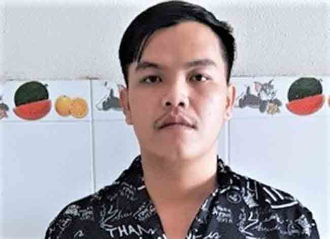 Tự xưng là nhân viên ngân hàng để chiếm đoạt tiền cứu trợ lũ lụt: Văn Phú Hoàng (27 tuổi, trú tỉnh Quảng Nam) tự xưng là nhân viên ngân hàng, lấy thông tin cá nhân của chủ tài khoản ngân hàng rồi chiếm đoạt hàng chục triệu đồng tiền cứu trợ người dân vùng lũ. Hôm nay, Công an huyện Gio Linh, tỉnh Quảng Trị, đã khởi tố bị can, bắt giam Hoàng để điều tra về tội Sử dụng mạng máy tính, mạng viễn thông, phương tiện điện tử để chiếm đoạt tài sản.