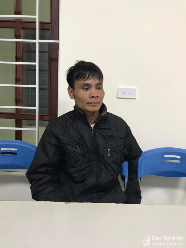 Giải cứu 2 thiếu nữ Nghệ An bị lừa bán qua Trung Quốc: Ngày 24/12, Công an tỉnh Nghệ An đã bàn giao 2 nạn nhân bị lừa bán làm vợ đàn ông Trung Quốc cho gia đình ở xã Bảo Nam (huyện Kỳ Sơn) và xã Hữu Khuông (huyện Tương Dương). Cụt Văn Út (32 tuổi, trú tại bản Na Bè, xã Xá Lượng) là đối tượng lừa bán 2 người phụ nữ này sang Trung Quốc.