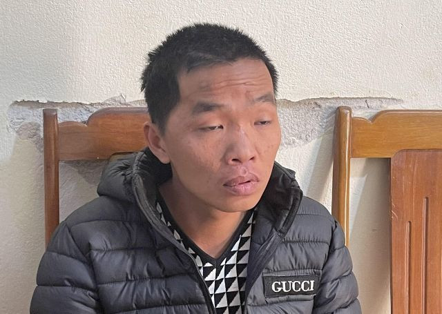 Đánh mẹ đẻ trọng thương vì không chịu bán nhà: Ngày 20/12, sau khi đi chơi về, Bùi Văn Hà (SN 1990, trú xã Thạch Sơn, huyện Thạch Thành, tỉnh Thanh Hóa) Hà yêu cầu bà Dung (SN 1964, mẹ ruột của Hà) đưa sổ đỏ để mang đi bán nhà. Bà Dung không đưa sổ đỏ nên Hà đã rút một gậy sắt mang theo trong người đánh tới tấp vào người bà Dung khiến bà bị thương. Hà còn đuổi bà Dung ra khỏi nhà rồi trốn khỏi địa phương. Hôm nay, Công an huyện Thạch Thành đã truy nã đối với Hà.