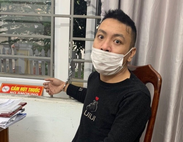 Trộm xe sát đồn công an, nam thanh niên nhận cái kết đắng: Từ Đà Nẵng vào Quảng Nam thăm bạn, Trần Ngọc Hoàng Thiện (SN 1997; trú tại Quận Hải Châu, TP Đà Nẵng) thấy chiếc xe máy tại phường Tân Thạnh, TP Tam Kỳ không có ai trông coi nên dắt trộm, không ngờ mình ra tay sát đồn Công an nên đã bị bắt ngay sau đó. Ngày 17/3, Công an tỉnh Quảng Nam cho biết đang tạm giữ Thiện để điều tra.