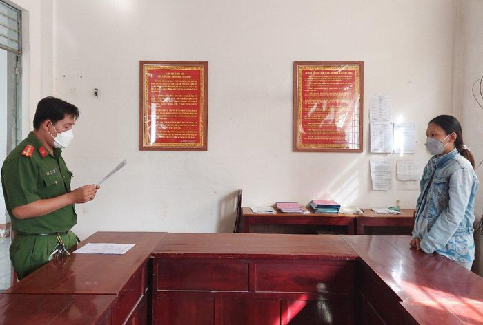 Nguyên nhân thai phụ đâm chết người tình bằng tuổi: Trong thời gian mang thai, Nguyễn Ngọc Giàu (25 tuổi, ở huyện Lai Vung, Đồng Tháp) phát hiện Phan Văn Bé (25 tuổi, ở huyện Lấp Vò) quen người phụ nữ khác nên đã dùng dao đâm chết Bé. Ngày 11/2, Công an tỉnh Đồng Tháp cho biết đã đề nghị VKSND cùng cấp truy tố Giàu.