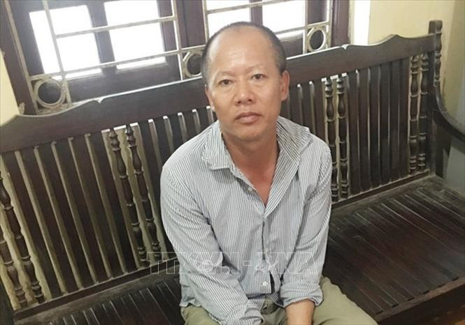 Sau đó, Đông bực tức và cho rằng mâu thuẫn giữa hai gia đình là do lỗi của anh Hiệp và bà Doãn Thị Việt (SN 1970, vợ ông Hải) vì hai người đã xúi bẩy ông Hải, khiến hai anh em đối tượng mâu thuẫn.