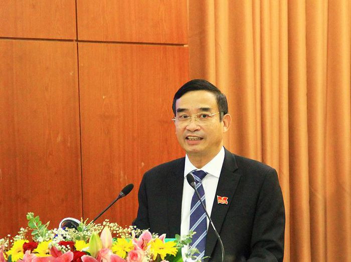 Từ tháng 7/2010 đến tháng 2/2016, ông Chinh giữ chức Giám đốc Sở Giáo dục-Đào tạo TP Đà Nẵng. Đến tháng 3/2016, ông Lê Trung Chinh được bầu giữ chức Bí thư Quận ủy, Chủ tịch HĐND Ngũ Hành Sơn (TP Đà Nẵng).