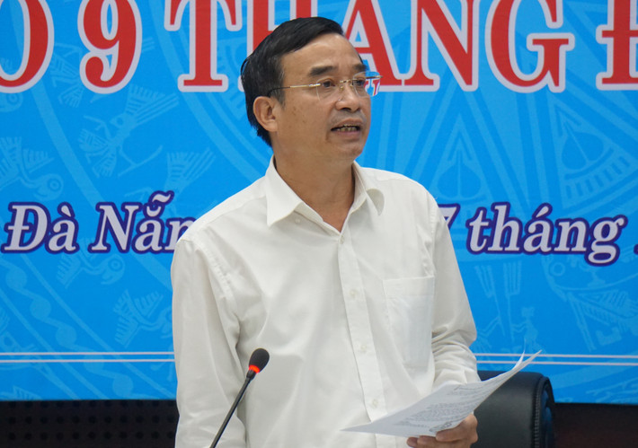Từ tháng 4/2007 đến tháng 6/2010, ông Lê Trung Chinh giữ chức Phó Giám đốc Sở Giáo dục và Đào tạo TP Đà Nẵng.