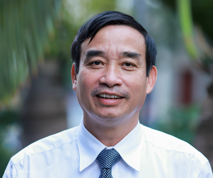 Cụ thể, ông Lê Trung Chinh – Chủ tịch UBND TP Đà Nẵng khóa IX, nhiệm kỳ 2016-2021 được giới thiệu bầu giữ vị trí Chủ tịch UBND TP Đà Nẵng nhiệm kỳ 2021-2026 với kết quả bỏ phiếu với tỷ lệ 51/51 phiếu bầu. Theo đó, ông Lê Quang Nam và ông Hồ Kỳ Minh tái đắc cử Phó Chủ tịch UBND thành phố với số phiếu tán thành 51/51 phiếu.