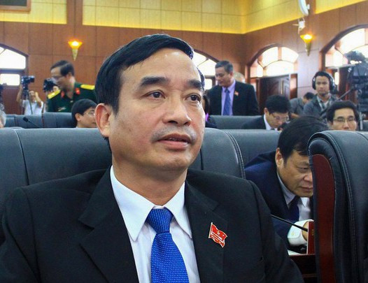 Ông Lê Trung Chinh (51 tuổi), quê quán xã Hòa Phong, huyện Hòa Vang, TP Đà Nẵng. Ông Chinh có trình độ cử nhân Sư phạm toán, là Tiến sĩ quản lý giáo dục.