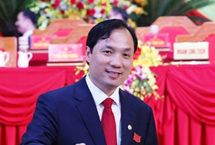 Từ ngày 26/4/2016 - 2/2019: Ủy viên Ban Thường vụ Tỉnh ủy, Trưởng ban Tuyên giáo Tỉnh ủy; Phó Bí thư Thường trực Tỉnh ủy Hà Tĩnh. Ngày 13/2/2019, tại Hội nghị lần thứ 29 Ban Chấp hành Đảng bộ tỉnh Hà Tĩnh, ông Hoàng Trung Dũng, Ủy viên Ban Thường vụ Tỉnh ủy, Trưởng ban Tuyên giáo Tỉnh ủy đã được bầu giữ chức vụ Phó Bí thư Thường trực Tỉnh ủy Hà Tĩnh nhiệm kỳ 2015-2020 với tỷ lệ 100% phiếu đồng ý.