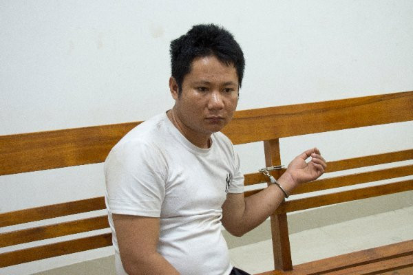 Bị bảo vệ công trình phát hiện ăn trộm, gã trai ra tay giết người: Trong lúc đột nhập vào công trình ở huyện Xuyên Mộc, Bà Rịa – Vũng Tàu để thực hiện hành vi trộm cắp tài sản, Dương Đệ Hoàng (30 tuổi, trú tại Lệ Thủy, Quảng Bình) bị ông Nguyễn Đình Thăng (45 tuổi, công nhân làm việc tại công trình) phát hiện. Hoàng sau đó dùng hung khí tấn công khiến nạn nhân tử vong.