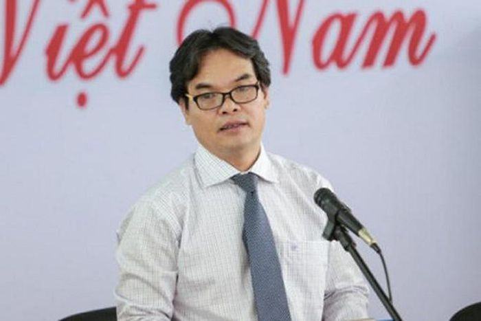 Hiệu trưởng trường ĐH Mỹ thuật Việt Nam bị thôi chức: Bộ trưởng Bộ VH-TT-DL Nguyễn Văn Hùng vừa ký Quyết định số 2277/QĐ-BVHTTDL cho thôi chức Hiệu trưởng trường ĐH Mỹ thuật Việt Nam đối với ông Lê Văn Sửu. Ông Sửu bị tố với nhiều hành vi vi phạm như nhận khống số tiền vượt giờ, không tổ chức Hội nghị công chức, viên chức.