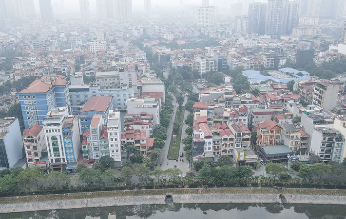 Vị trí phố Lưu Quang Vũ thuộc phường Trung Hòa bắt đầu từ ngã ba giao cắt đường Nguyễn Khang (sát bờ sông Tô Lịch)...