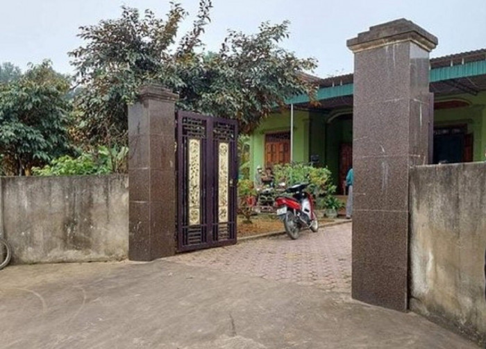 Mẹ bàng hoàng phát hiện con trai tử vong trên giường: Sáng 15/3, bà H. (trú huyện Tân Kỳ, tỉnh Nghệ An) không thấy con trai là anh P.T.A. (SN 1981) dậy ăn sáng để đi làm như mọi ngày nên vào gọi. Khi bà vào phòng thì bàng hàng phát hiện anh A. đã tử vong trên giường. Được biết, anh A. đã có vợ và một con nhưng vợ chồng đã li hôn, anh ở với mẹ già.