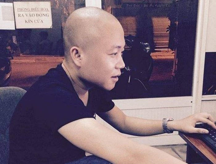 Bắt Dương "đẹp trai" cầm đầu vụ "chôn sống" nam thanh niên: Ngày 30/3, Công an tỉnh Nghệ An đã bắt giữ đối tượng Nguyễn Trọng Dương (còn gọi là Dương "đẹp trai", trú tại TP Vinh, Nghệ An) được cho là cầm đầu vụ "chôn sống" nam thanh niên khi người này đang lẩn trốn tại Hà Nội.