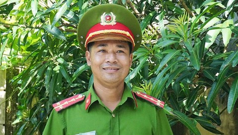 Đại úy Công an lao xuống hồ cá cứu người đuối nước: Ngày 15/5/2020, đại úy Nguyễn Văn Minh, Công an tỉnh Nghệ An trong lúc đi ngang qua ao thả cá ở TP.Vinh, đại úy Minh thấy anh B. đuối nước dưới ao cá nên liền bơi ra dìu vào bờ. Cảm kích trước sự dũng cảm, những người quen của nạn nhân đã viết thư gửi đến đơn vị, nơi đại úy công an đang công tác để cảm ơn.