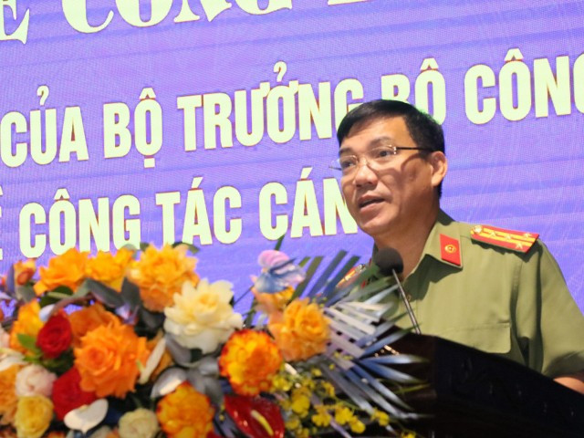 Đại tá Lê Khắc Thuyết - Giám đốc Công an tỉnh Hà Tĩnh được điều động, bổ nhiệm giữ chức vụ Cục trưởng Cục Viễn thông và Cơ yếu, Bộ Công an. Đại tá Lê Khắc Thuyết (SN 1967, quê xã Xuân Thành, huyện Yên Thành, tỉnh Nghệ An). Ông từng giữ chức Phó Giám đốc Công an tỉnh Nghệ An, Giám đốc Công an tỉnh Hà Tĩnh.