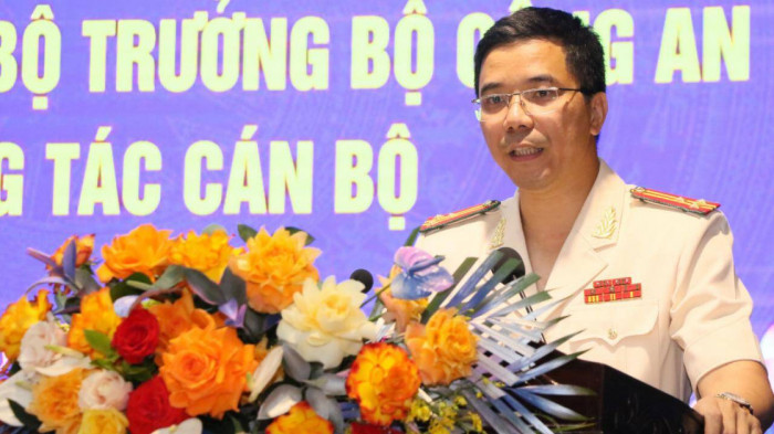 Thượng tá Nguyễn Hồng Phong - Phó Cục trưởng Cục An ninh nội địa được bổ nhiệm giữ chức vụ Giám đốc Công an tỉnh Hà Tĩnh. Thượng tá Nguyễn Hồng Phong (43 tuổi, quê quán ở tỉnh Phú Thọ), từng kinh qua nhiều vị trí công tác ở Bộ Công an.