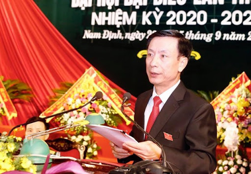 Ông Phạm Đình Nghị, Phó Bí thư Tỉnh ủy, Chủ tịch UBND tỉnh Nam Định nhiệm kỳ 2021-2026. Ông Nghị sinh năm 1965, quê ở Nam Định. Trình độ lý luận chính trị: Cử nhân. Trình độ chuyên môn: Thạc sĩ Kinh tế.