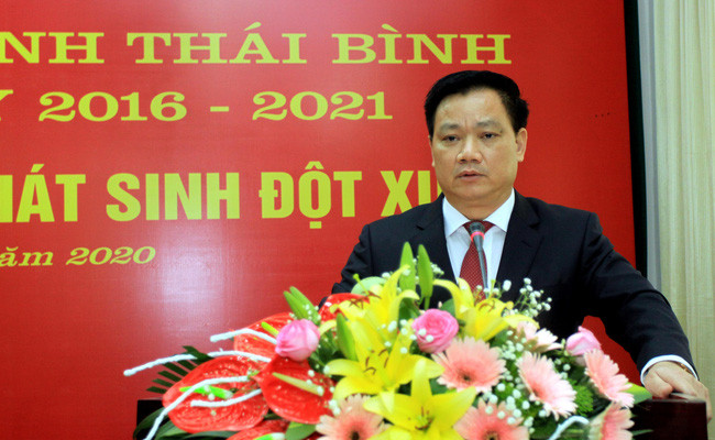 Ông Nguyễn Khắc Thận, Phó Bí thư Tỉnh ủy, Chủ tịch UBND tỉnh Thái Bình nhiệm kỳ 2021-2026. Ông Thận sinh năm 1974, quê ở Thái Bình. Trình độ lý luận chính trị: Cao cấp. Trình độ chuyên môn: Đại học chuyên ngành Luật, cao đẳng chuyên ngành Kiểm sát, thạch sĩ Quản lý kinh tế.