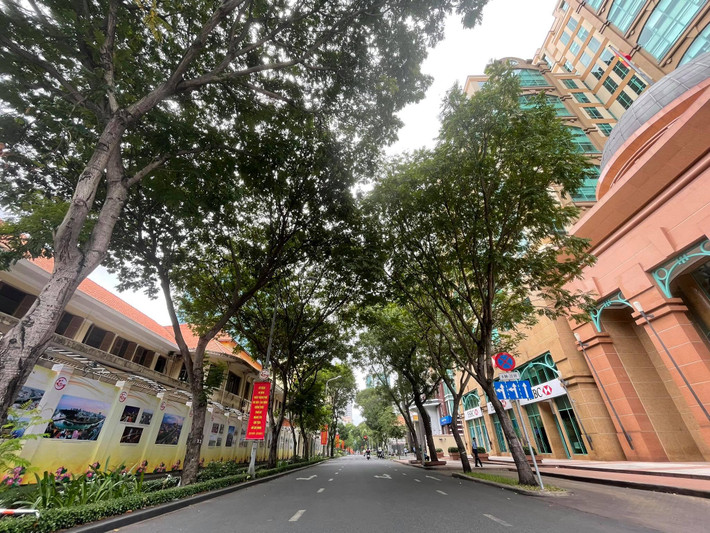 Hình ảnh vắng chưa từng có ở TP.HCM.