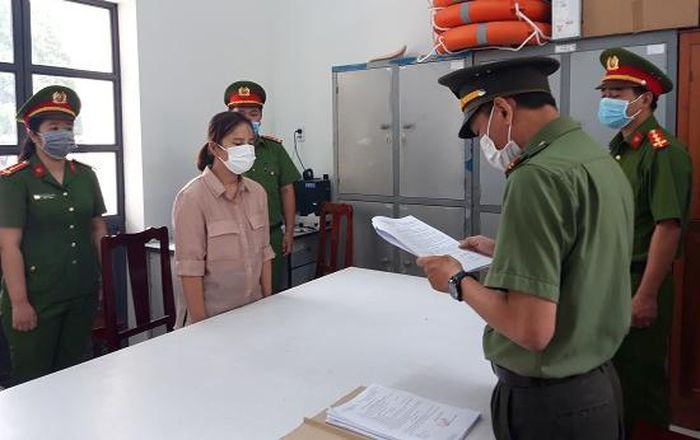 Nguyên nữ nhân viên văn phòng lừa đảo hơn 10 tỷ đồng: Do làm ăn thua lỗ, không có khả năng chi trả các khoản nợ cá nhân, tháng 7/2019, Nguyễn Thị Thủy An (SN 1990, ở Ninh Thuận - nguyên nhân viên một văn phòng công chứng tư tại địa phương) vay nợ với số tiền hơn 10,5 tỷ đồng để tiêu xài cá nhân. Tuy nhiên, An mất khả năng trả nợ nên những người cho vay đã trình báo Công an. Ngày 9/7, An bị Công an tỉnh Ninh Thuận bắt tạm giam.