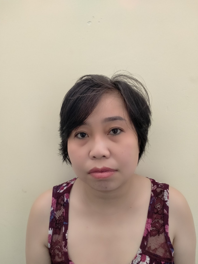 Kêu gọi quyên góp từ thiện để lừa đảo chiếm đoạt tài sản: Phan Thị Trang (38 tuổi, trú Thành, Đồng Nai) mạo nhận mình có quen biết với các tổ chức từ thiện... rồi kêu gọi quyên góp. Tin tưởng vào lời nói của Trang, nhiều người dân ở huyện Long Thành đã đưa tiền hàng tỷ đồng cho Trang. Nhận được tiền Trang không đi từ thiện mà tiêu xài cá nhân. Ngày 25/4, Công an huyện Long Thành cho biết vừa bắt giữ Trang.