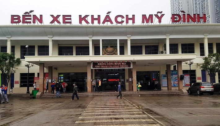 Dịch Covid-19 tại Việt Nam đang diễn biến phức tạp, cơ quan chức năng đã yêu cầu người dân hạn chế tập trung đông người, hạn chế đi lại khiến phố phường vắng vẻ lạ thường.