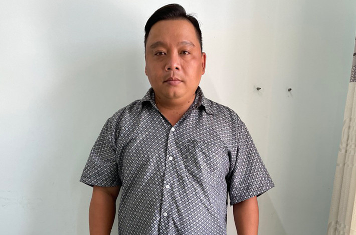 Giả mạo cán bộ Bộ Công an để xác minh nguồn gốc một xe ô tô: Ngày 28/12/2020, Lý Quang Thái (42 tuổi, ở TP HCM) liên hệ Phòng Cảnh sát giao thông đường bộ, Công an tỉnh An Giang và tự xưng là cán bộ đang công tác tại Bộ Công an để xác minh nguồn gốc một xe ô tô, tuy nhiên, Thái đã bị phát hiện giả mạo giấy tờ. Ngày 12/4/2021, Thái bị Công an An Giang khởi tố.