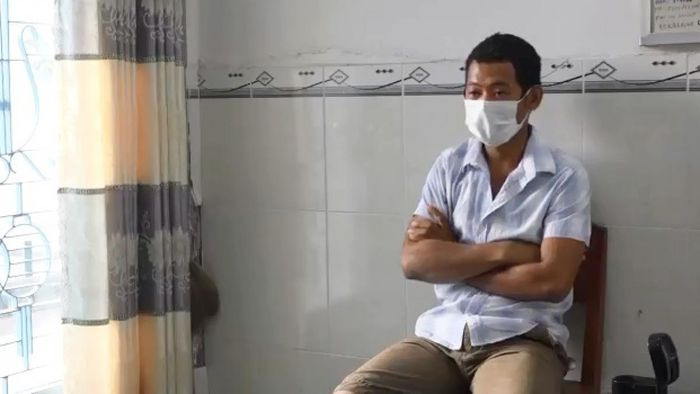 Dụ bạn gái về phòng trọ rồi sát hại, cướp vàng: Thấy nạn nhân có nhiều tài sản, Nguyễn Văn G. (SN 1996, Giồng Riềng, Kiên Giang) đã rủ chị Nguyễn Thị D. (SN 1977, trú huyện Chợ Mới) về phòng trọ của mình. G. đã sát hại chị D. để cướp vàng, tiền. Ngày 16/7, G. bị Công an tỉnh Kiên Giang bắt tạm giam.