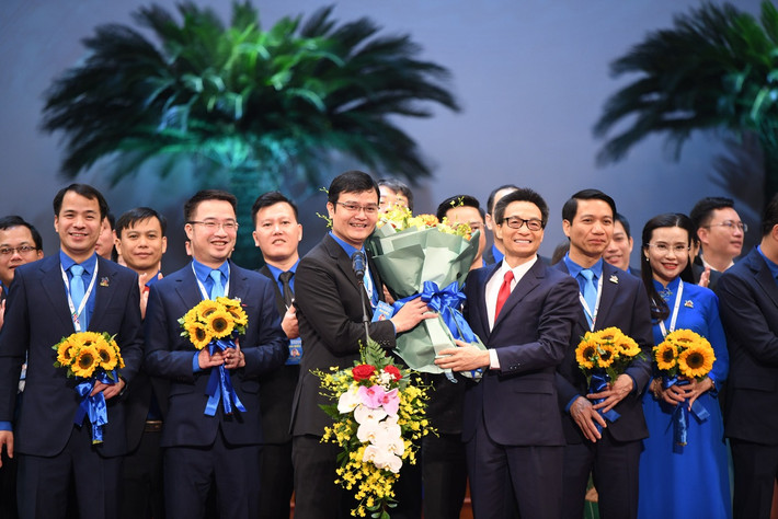 Hội nghị bầu Ban Thường vụ, Ban Bí thư, Bí thư thứ nhất Trung ương Đoàn, chủ nhiệm Ủy ban Kiểm tra Trung ương Đoàn khóa XII. Ông Bùi Quang Huy - Ủy viên dự khuyết Ban Chấp hành Trung ương Đảng, Bí thư thứ nhất Trung ương Đoàn khóa XI tái đắc cử làm Bí thư thứ nhất Trung ương Đoàn khóa XII.