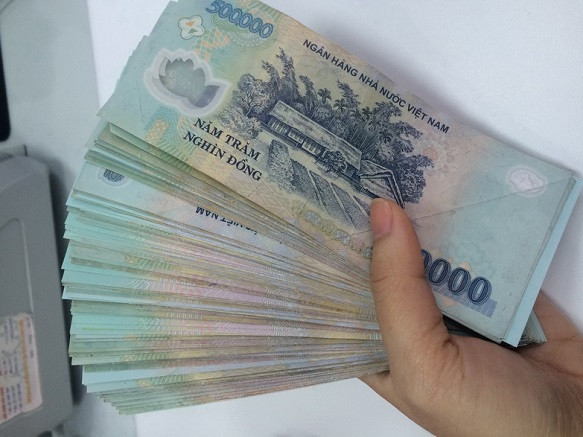 Do trước khi rời nhà đi, chị Mấng mang theo một số tiền lớn, nên gia đình vô cùng bất an, lo lắng. Lập tức, người thân tìm tới căn nhà chị Mấng thường ở tại bản Pú Hồng A, xã Pú Hồng để kiểm tra. (Ảnh minh họa, nguồn ảnh Internet)