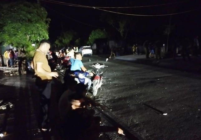 Người đàn ông đâm người tình tử vong rồi tự sát: Khoảng 19h ngày 30/5, người dân phường Kỳ Liên, thị xã Kỳ Anh, tỉnh Hà Tĩnh trình báo, tại nhà Phan Đình Tuyến (SN 1985, trú Tổ dân phố Lê Lợi) vừa xảy ra xô xát khiến hai người bị thương nặng. Tiếp cận hiện trường, cảnh sát phát hiện Phan Đình Tuyến và Nguyễn Thị Ng. (SN 1994, quê xã Kỳ Thượng, huyện Kỳ Anh) bị thương nặng, nằm trên nền nhà. Nguyên nhân là do mâu thuẫn trong chuyện tình cảm nên 2 người đã sử dụng hung khí để đánh nhau. Trong lúc xô xát, Tuyến đâm nhiều nhát vào người Ng., khiến nạn nhân tử vong. Đối tượng sau đó đã tự sát nhưng bất thành.