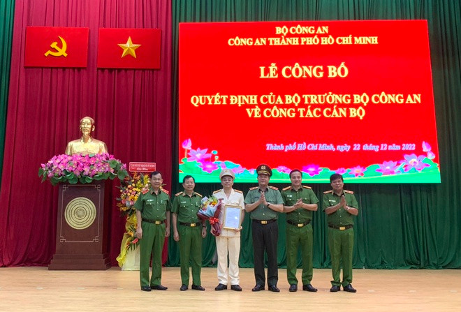 Chiều 22/12, Công an TP HCM tổ chức lễ công bố quyết định của Bộ trưởng Công an về công tác cán bộ. Theo đó, đại tá Lê Quang Đạo, Trưởng phòng Tham mưu Công an TP HCM, được bổ nhiệm làm Phó Giám đốc Công an TP HCM.