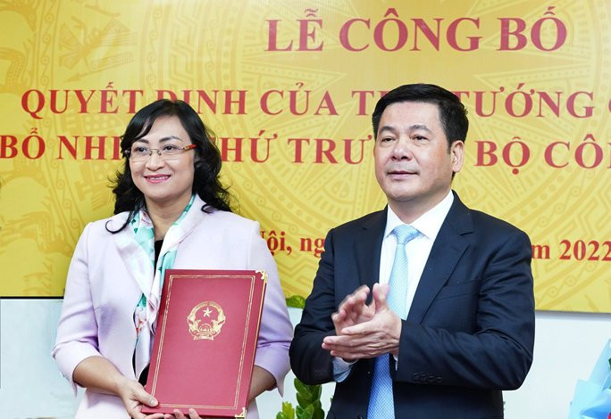 Ngày 21/12, Bộ Công Thương đã tổ chức Lễ công bố Quyết định của Thủ tướng Chính phủ về việc điều động, bổ nhiệm bà Phan Thị Thắng - Phó Chủ tịch UBND TP HCM nhiệm kỳ 2021 - 2026, giữ chức Thứ trưởng Bộ Công Thương.