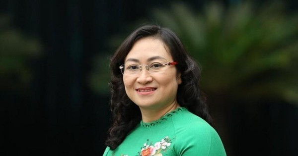 Bà Phan Thị Thắng, sinh năm 1976, quê quán tỉnh Long An, trình độ Thạc sĩ Kinh tế, Cử nhân Kinh tế chuyên ngành kế toán, Đại học Luật, Cao cấp Lý luận Chính trị.
