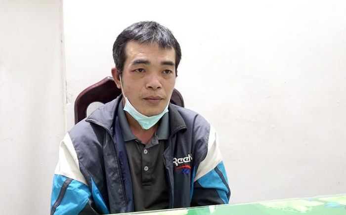 Kẻ sát hại bé gái 12 tuổi trên núi khai gì?: Tại cơ quan Công an, Trần Phước Tân (SN 1982, trú huyện Chợ Mới, tỉnh An Giang) khai nhận sau khi quan hệ tình dục với bé gái 12 tuồi, sợ vụ việc bị bại lộ nên gã đàn ông đã chở cô bé lên núi Két ở An Giang rồi bóp cổ khiến nạn nhân tử vong. Ngày 11/11, Tân bị Công an tỉnh An Giang bắt tạm giam.
