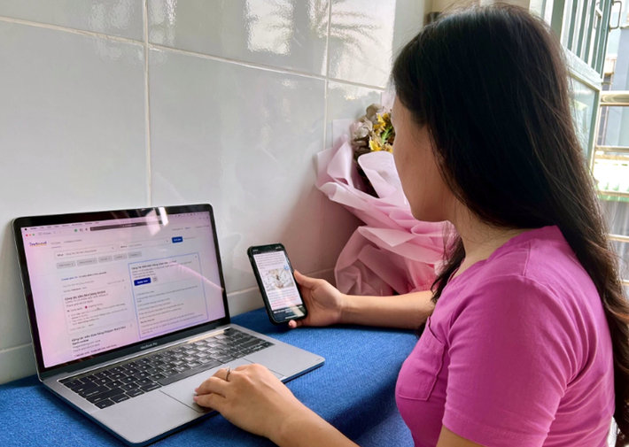 Người phụ nữ tại Hà Nội mất 12 tỷ vì kinh doanh online qua app: Ngày 26/3, Công an TP Hà Nội cảnh báo về thủ đoạn lừa đảo kinh doanh Dropshipping qua ứng dụng "Supply Helper". Theo đó, chị H. (trú tại Hà Nội) đã trình báo về việc bị lừa đảo số tiền lớn. Cụ thể, chị H. cho biết quen một đối tượng giới thiệu bán hàng online và được khoe vừa lãi 80 triệu đồng sau khi bán được 2 chiếc đồng hồ qua ứng dụng "Supply Helper" nên đã làm theo. Khi số tiền nạp mua đơn hàng lên tới 12 tỷ đồng, chị H. bị chặn liên lạc và không thể rút tiền ra được nữa. (Ảnh minh họa)