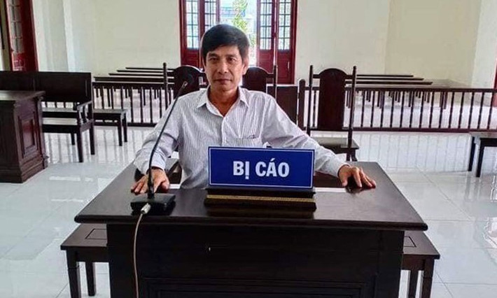 Hủy hai bản án, điều tra lại vụ án ông Lương Hữu Phước: Chiều 12/6, tại phiên xử giám đốc thẩm vụ án vi phạm quy định về điều khiển phương tiện giao thông đường bộ, liên quan đến ông Lương Hữu Phước (bị cáo nhảy lầu tự tử tại trụ sở tòa án sau khi bị tuyên án 3 năm tù ngày 29/5), Hội đồng giám đốc thẩm TAND cấp cao tại TP HCM đã chấp nhận kháng nghị, hủy hai bản án sơ thẩm và phúc thẩm của TAND hai cấp tỉnh Bình Phước để điều tra, xét xử lại.