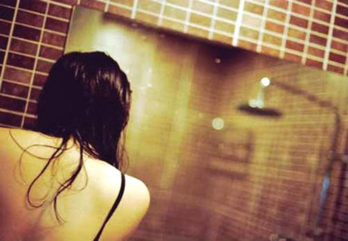 Thiếu nữ 15 tuổi bị 2 thanh niên "dụ dỗ" tới mang thai 6 tháng: Ngày 12/6, Công an TP Vũng Tàu, tỉnh Bà Rịa – Vũng Tàu cho biết, đang giữ hình sự Huỳnh Thanh Hải (19 tuổi) và Nguyễn Văn Dương (26 tuổi, cùng ngụ TP.Bà Rịa, tỉnh Bà Rịa – Vũng Tàu) để điều tra về hành vi “Giao cấu với trẻ em”. Nạn nhân là em Nguyễn Lâm Yến Nhung (tên đã thay đổi, 15 tuổi, ngụ TP Vũng Tàu).