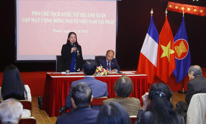 Nhiệm vụ của các cơ quan đại diện trong thời gian tới là tiếp tục tích cực thúc đẩy quan hệ với Pháp, một đối tác đầu tư-thương mại quan trọng của Việt Nam tại châu Âu và là một cường quốc có ảnh hưởng trên thế giới cũng như với các tổ chức quốc tế. Phó Chủ tịch nước Võ Thị Ánh Xuân bày tỏ tin tưởng rằng các cơ quan đại diện Việt Nam tại Pháp sẽ có những hoạt động lớn, hiệu quả, đột phá trong năm 2023 khi hai nước kỷ niệm các sự kiện quan trọng như 50 năm ký Hiệp định Paris, 50 năm thiết lập quan hệ ngoại giao và 10 năm Đối tác chiến lược. (Ảnh: TTXVN)