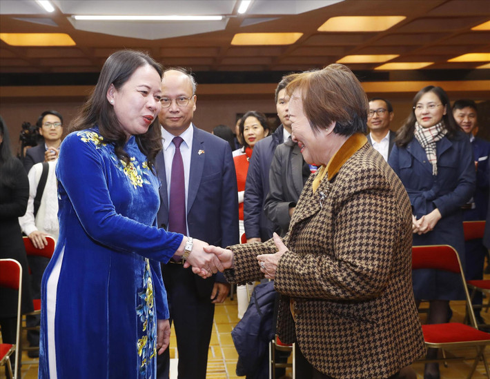 Phó Chủ tịch nước Võ Thị Ánh Xuân nhấn mạnh, thành công của Việt Nam cả về song phương và đa phương trong thời gian qua có sự đóng góp quan trọng của các cơ quan đại diện Việt Nam tại Pháp. Hoạt động ngoại giao tại Pháp đã góp phần tích cực cho sự phát triển về đối ngoại cũng như kinh tế của Việt Nam, góp phần nâng tầm vị thế và tiếng nói của đất nước. (Ảnh: TTXVN)
