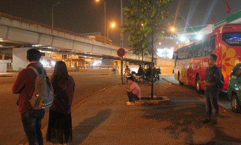 Xác định “ông trùm” ma túy này chỉ có thể ẩn náu ở các tỉnh lân cận, Thiếu tá Nguyễn Thanh Sang, Đội trưởng Đội CSMT Công an quận Hải Châu cử ngay một tổ trinh sát nữa hỗ trợ, đồng thời xác định Phương sẽ quay về lại Đà Nẵng bởi một số con nghiện đang rất thèm hàng trắng. (Ảnh minh họa, nguồn internet)