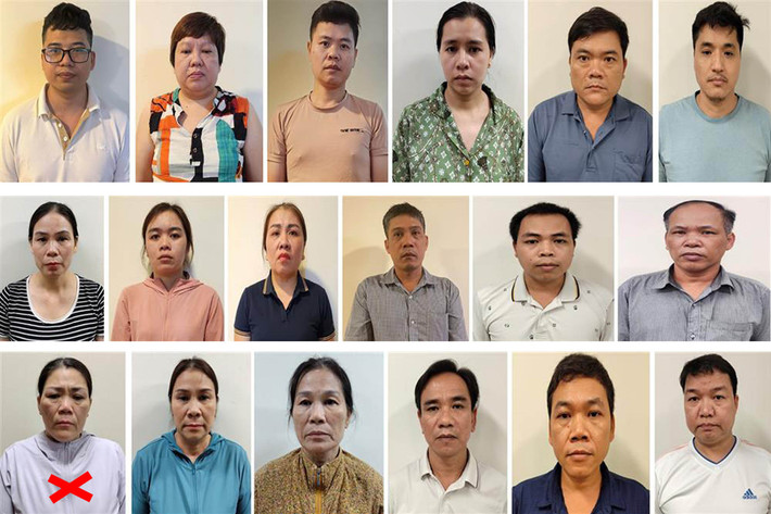 Buôn lậu 3 tấn vàng qua cửa khẩu: Ngày 24/6, người phát ngôn Bộ Công an - Trung tướng Tô Ân Xô xác nhận, các đơn vị nghiệp vụ thuộc Bộ triệt phá thành công đường dây buôn lậu vàng với số lượng lớn tại tỉnh Quảng Trị. Theo thông tin ban đầu, đường dây nêu trên do Nguyễn Thị Hóa (đánh dấu x) ở Quảng Trị cầm đầu với thủ đoạn vận chuyển vàng từ Lào qua biên giới về Việt Nam.