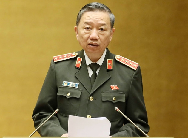 Bộ trưởng Công an, Đại tướng Tô Lâm (64 tuổi, quê Văn Giang, Hưng Yên) ứng cử ở khối Chính phủ.